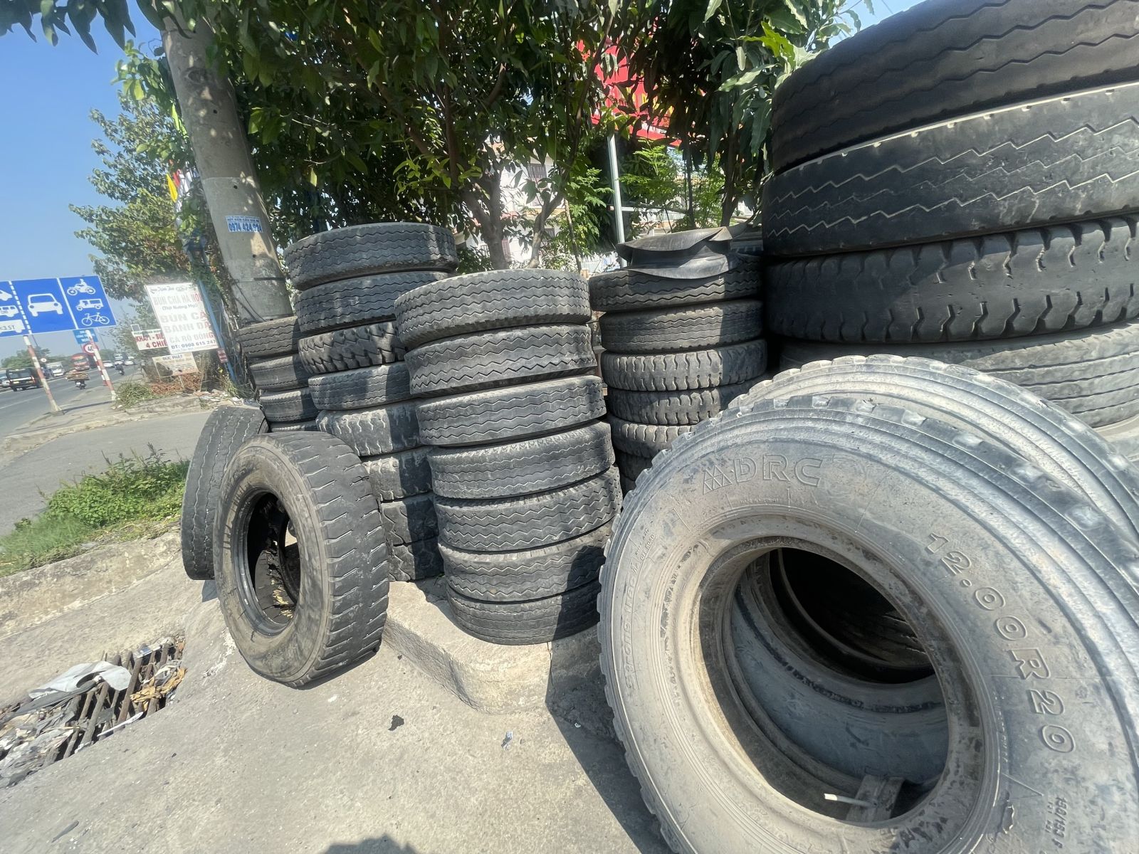 ĐỊA ĐIỂM THU MUA LỐP XE - MÂM XE Ô TÔ CŨ GIÁ CAO